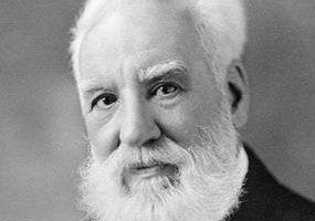 Imagen del rostro de Alexander Graham Bell en blanco y negro
