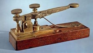 Imagen de un pulsador de tel&eacute;grafo antiguo