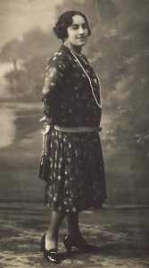 Fotograf&iacute;a de &Aacute;ngela Ruiz Robles de joven