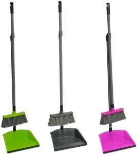 imagen de escobas de colores