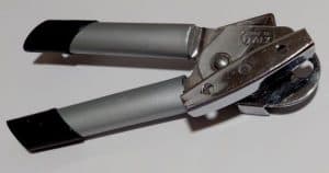imagen de abrelatas manual con rueda dentada