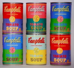 imagen de latas de sopa de tomate Campbells