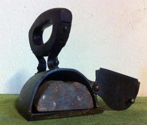 imagen de Plancha de hierro con piedra caliente