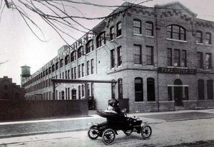 Imagen de f&aacute;brica del Ford en Detroit